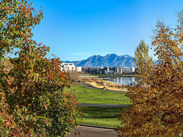 10566 S LAKE AVE, South Jordan, UT 84009