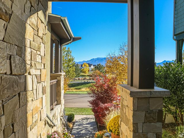 10566 S LAKE AVE, South Jordan, UT 84009