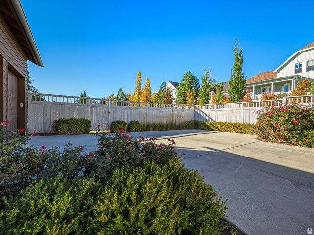 10566 S LAKE AVE, South Jordan, UT 84009