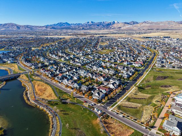 10566 S LAKE AVE, South Jordan, UT 84009