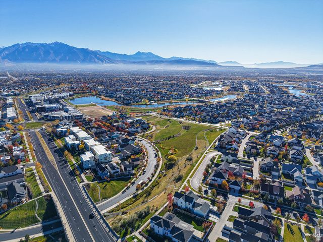 10566 S LAKE AVE, South Jordan, UT 84009