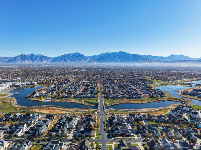 10566 S LAKE AVE, South Jordan, UT 84009