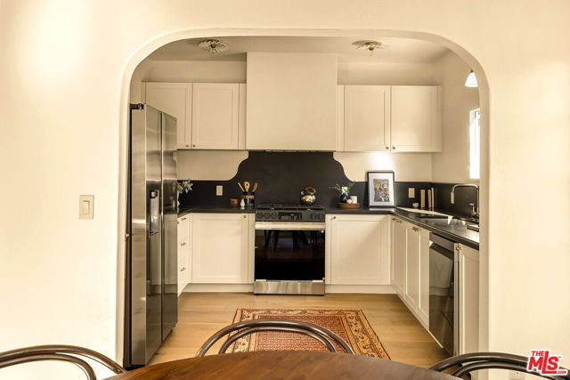 585 Mountain View Street, Altadena, CA 91001