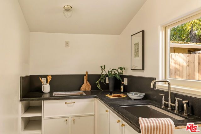 585 Mountain View Street, Altadena, CA 91001