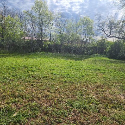 2927 Wellington Street, Greenville, TX 75401