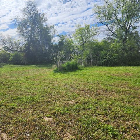 2927 Wellington Street, Greenville, TX 75401