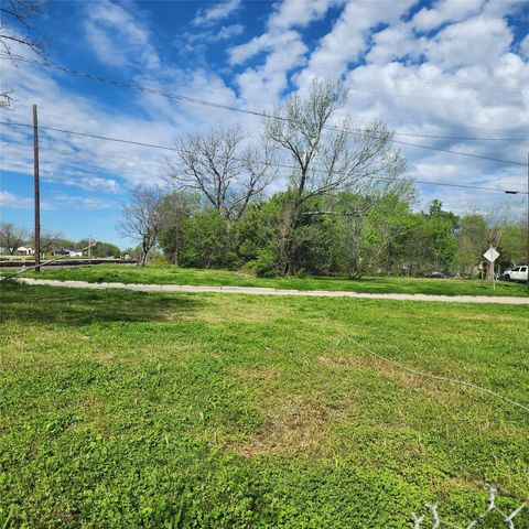 2927 Wellington Street, Greenville, TX 75401
