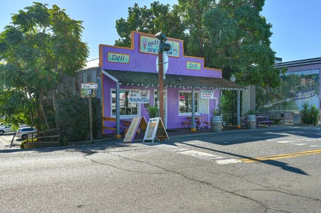 14132 Market St, Walnut Grove, CA 95690