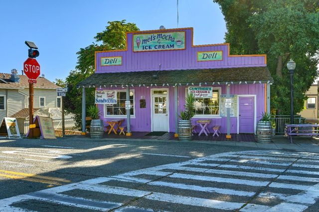 14132 Market St, Walnut Grove, CA 95690