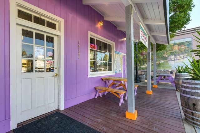 14132 Market St, Walnut Grove, CA 95690