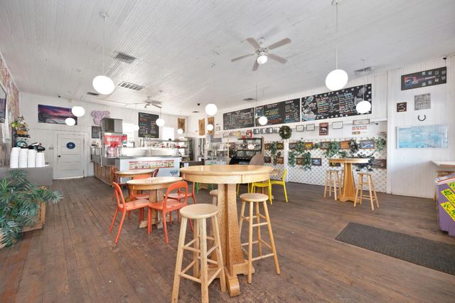 14132 Market St, Walnut Grove, CA 95690