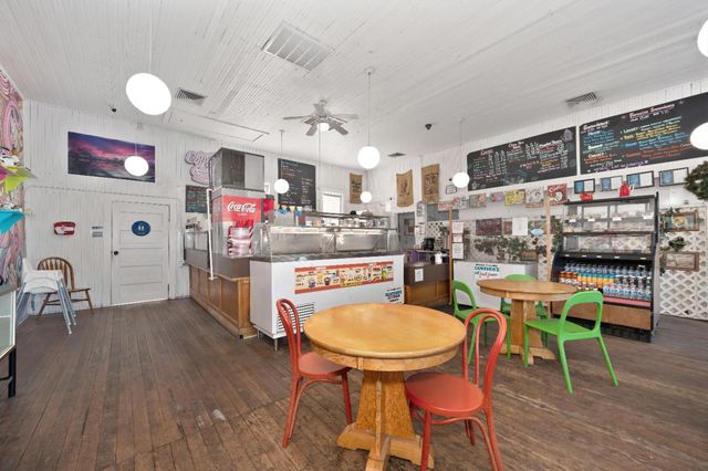 14132 Market St, Walnut Grove, CA 95690