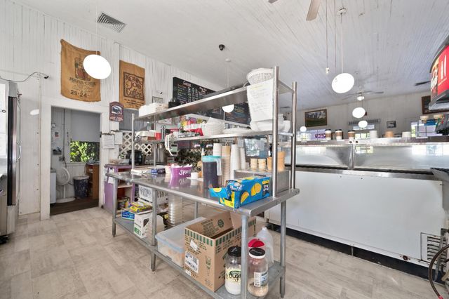 14132 Market St, Walnut Grove, CA 95690