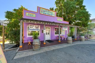 14132 Market St, Walnut Grove, CA 95690