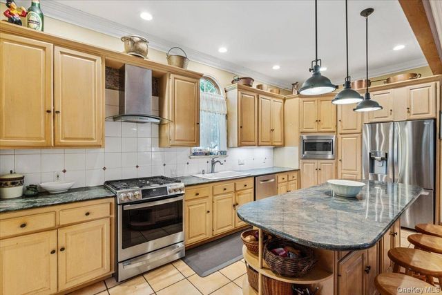 16 Stuart Avenue, Babylon, NY 11702