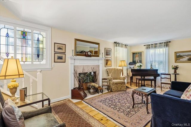 16 Stuart Avenue, Babylon, NY 11702