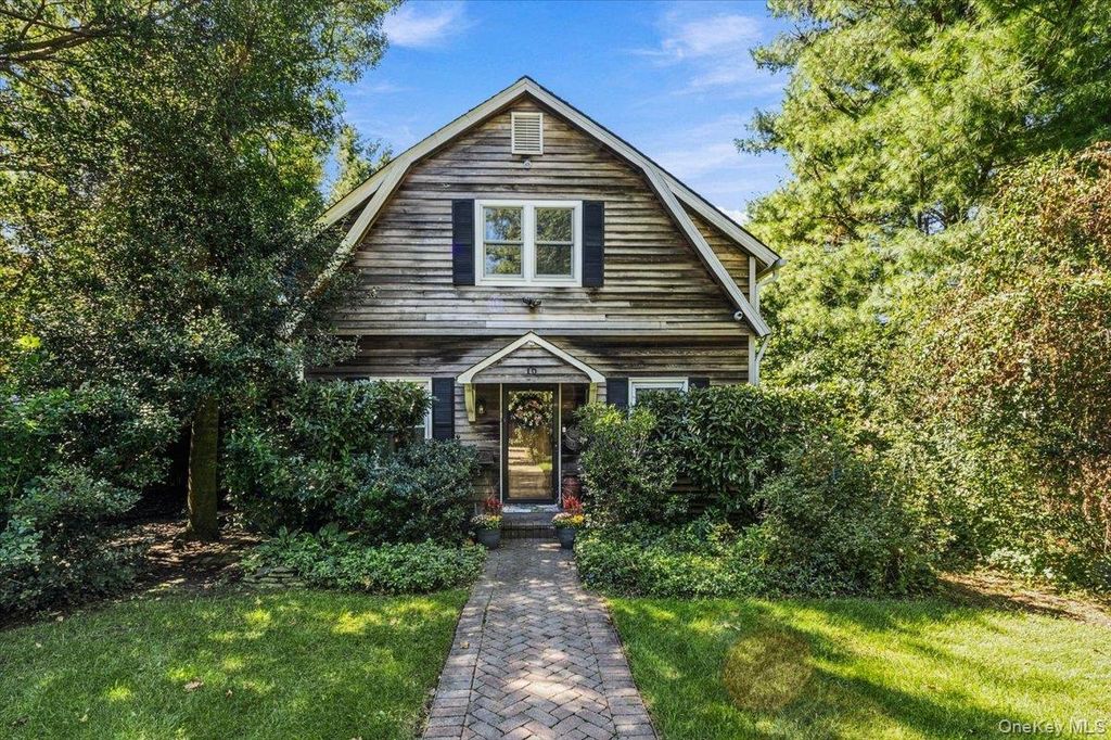 16 Stuart Avenue, Babylon, NY 11702 — exterior