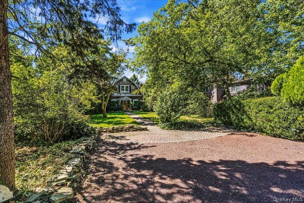 16 Stuart Avenue, Babylon, NY 11702 — photo 2