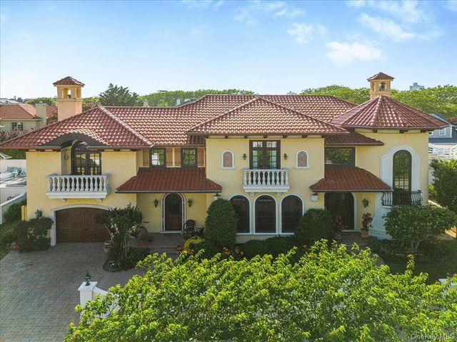 81 Montgomery Boulevard, Atlantic Beach, NY 11509