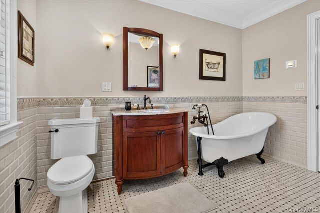 81 Montgomery Boulevard, Atlantic Beach, NY 11509