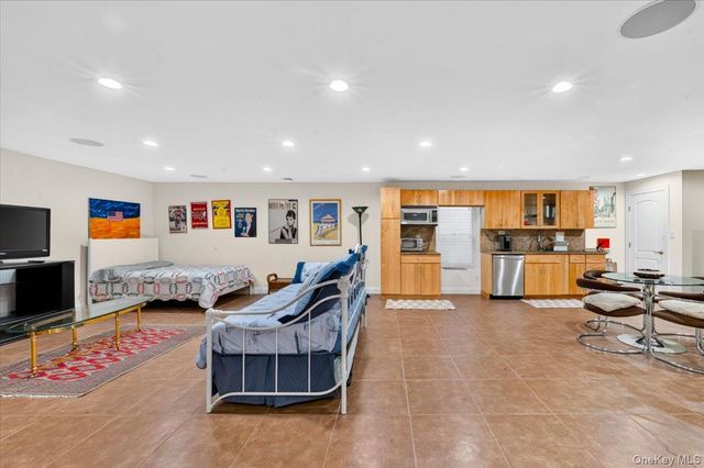 81 Montgomery Boulevard, Atlantic Beach, NY 11509