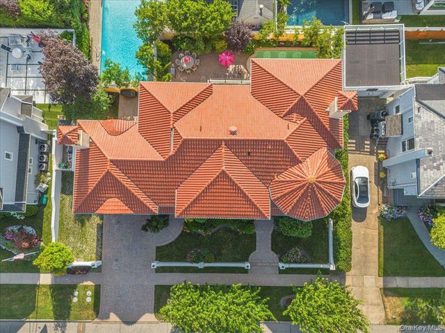 81 Montgomery Boulevard, Atlantic Beach, NY 11509