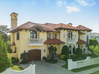 81 Montgomery Boulevard, Atlantic Beach, NY 11509