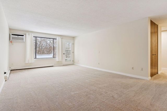 4009 Heritage Hills Drive 202, Bloomington, MN 55437