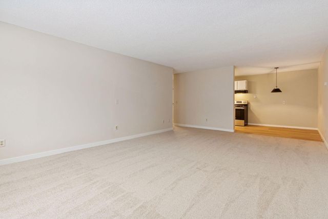 4009 Heritage Hills Drive 202, Bloomington, MN 55437