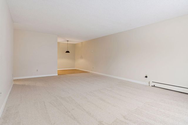 4009 Heritage Hills Drive 202, Bloomington, MN 55437