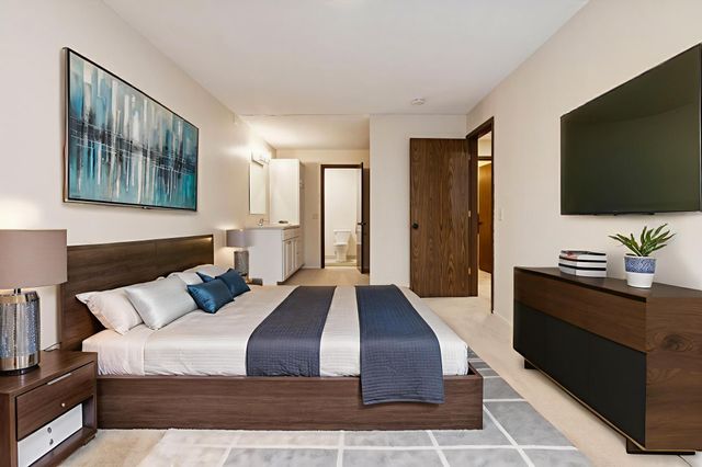 4009 Heritage Hills Drive 202, Bloomington, MN 55437