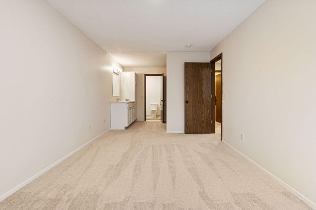 4009 Heritage Hills Drive 202, Bloomington, MN 55437