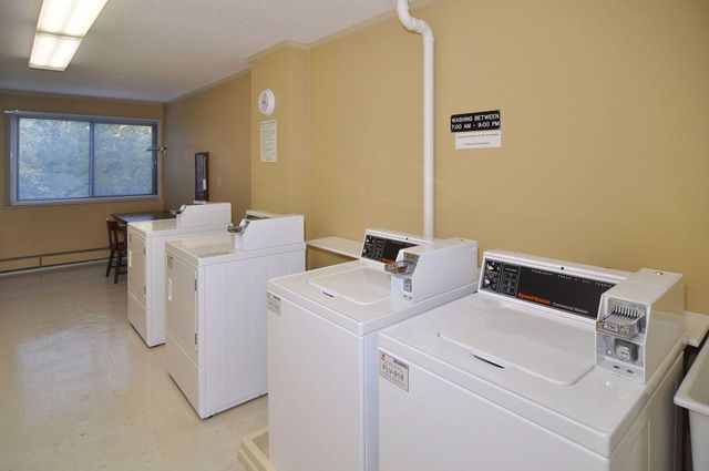 4009 Heritage Hills Drive 202, Bloomington, MN 55437