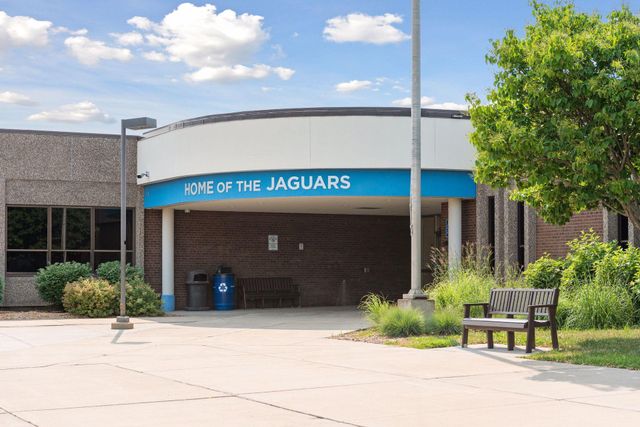 4009 Heritage Hills Drive 202, Bloomington, MN 55437