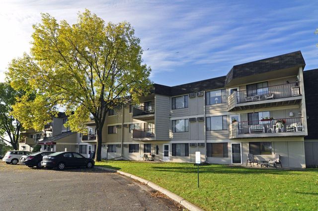 4009 Heritage Hills Drive 202, Bloomington, MN 55437