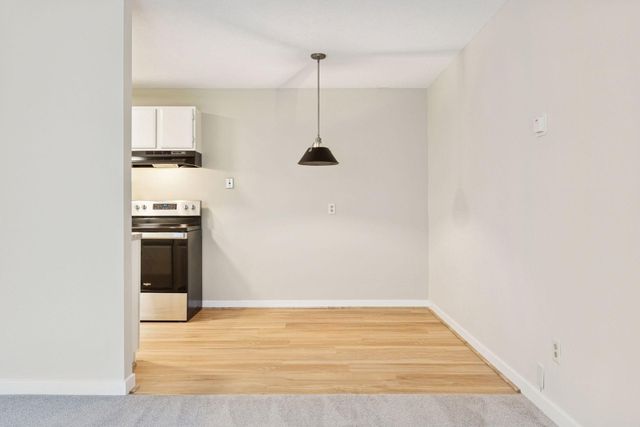 4009 Heritage Hills Drive 202, Bloomington, MN 55437