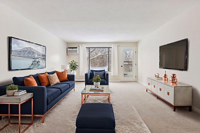 4009 Heritage Hills Drive 202, Bloomington, MN 55437