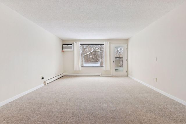 4009 Heritage Hills Drive 202, Bloomington, MN 55437