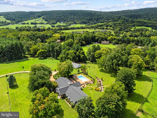 34994 WILLIAMS GAP RD, Round Hill, VA 20141