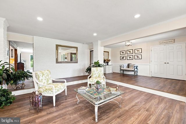 34994 WILLIAMS GAP RD, Round Hill, VA 20141
