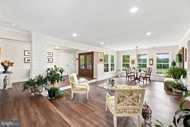 34994 WILLIAMS GAP RD, Round Hill, VA 20141