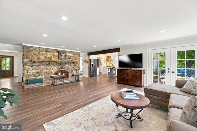 34994 WILLIAMS GAP RD, Round Hill, VA 20141