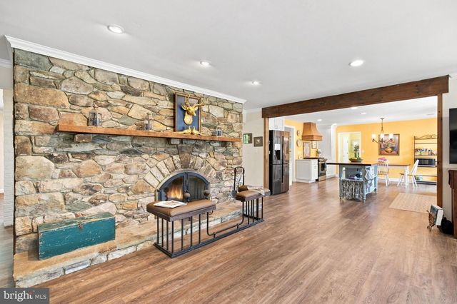 34994 WILLIAMS GAP RD, Round Hill, VA 20141