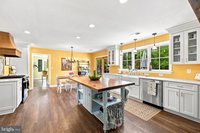 34994 WILLIAMS GAP RD, Round Hill, VA 20141