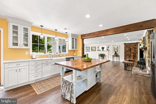 34994 WILLIAMS GAP RD, Round Hill, VA 20141