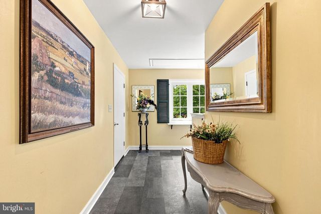 34994 WILLIAMS GAP RD, Round Hill, VA 20141