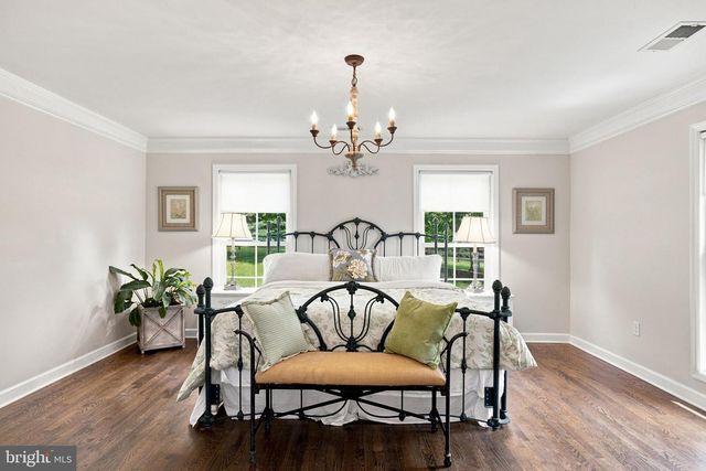 34994 WILLIAMS GAP RD, Round Hill, VA 20141