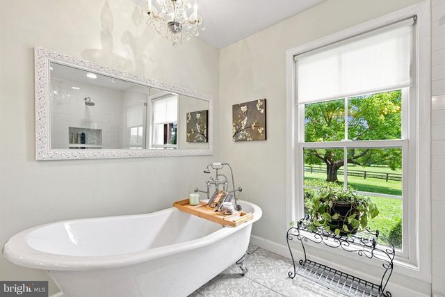 34994 WILLIAMS GAP RD, Round Hill, VA 20141