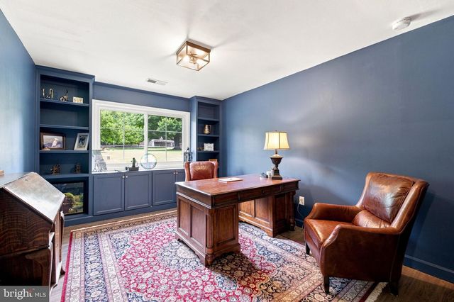 34994 WILLIAMS GAP RD, Round Hill, VA 20141