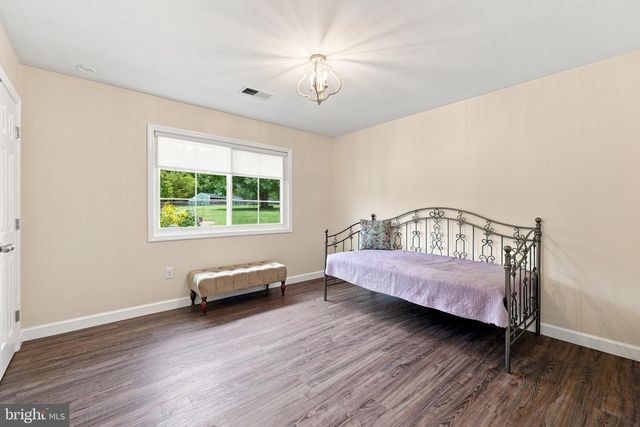 34994 WILLIAMS GAP RD, Round Hill, VA 20141